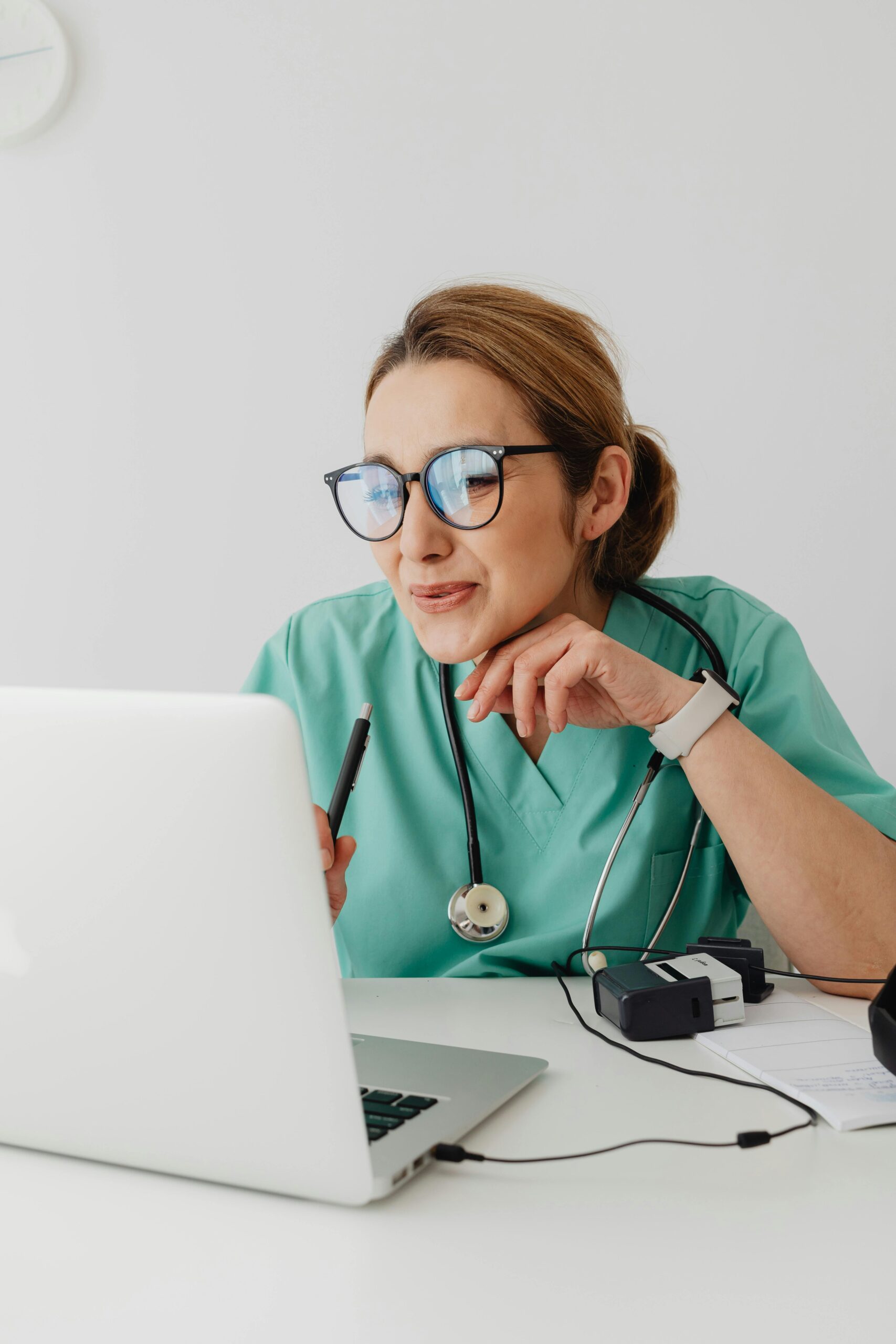 Digital success for women’s health clinics in dwarka : the power of online presence